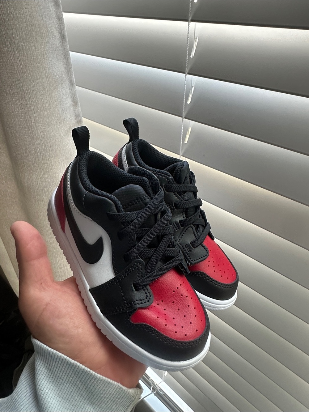 Nike Kids Black, Red & White Low-Top Sneakers Nike